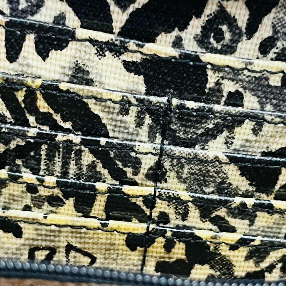 The Sak Sakroots Artists Black Tan Wallet Smartphone Crossbody Bag - Picture 10 of 11